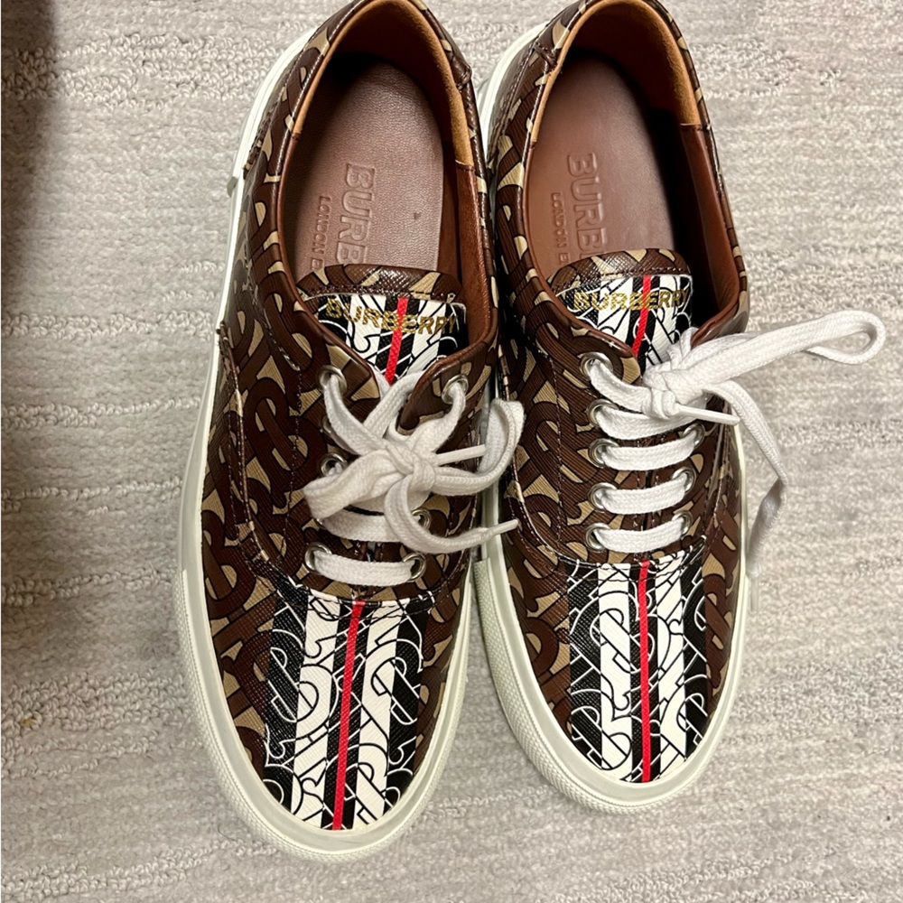 Women’s size 6 Burberry Shoes. Worn once. No damages or scratches.